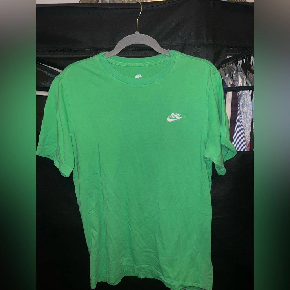 LEAVING SOON! MAKE OFFER! Nike Men's Vibrant Green Short Sleeve Tee